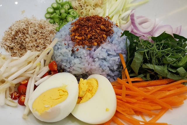 צלחת אוכל תאילנדי